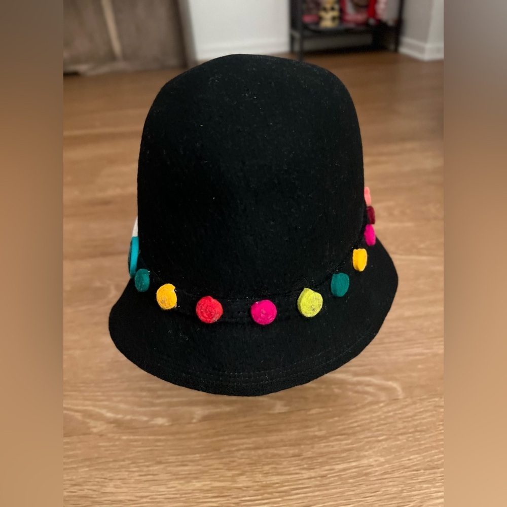 Black sheep’s wool Felt Hat for Women with Spiral Accents, sophisticated - Picture 10 of 11